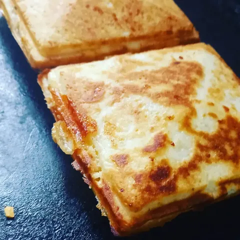 Tostado en pan de chipá de las primeras épocas